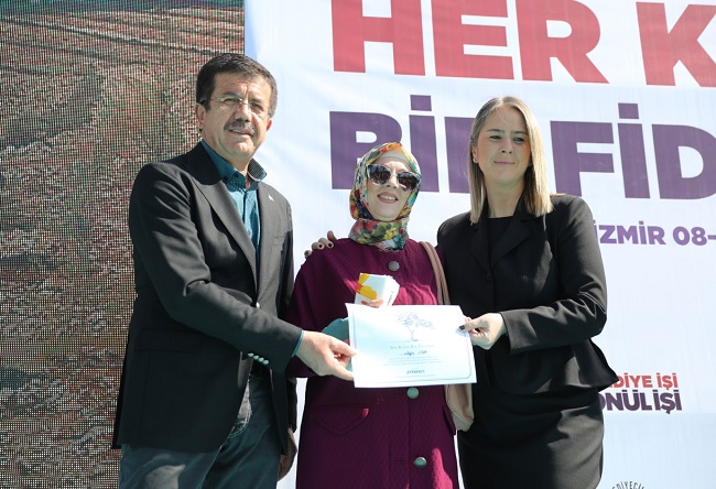 Zeybekci’den kadınlara özel fidan sertifikası